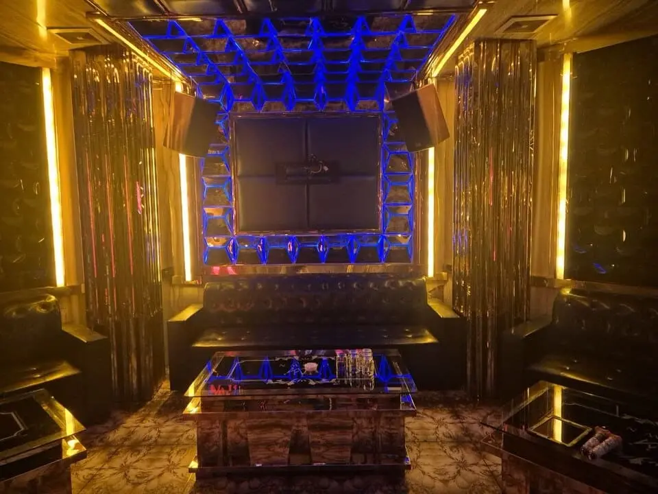 나트랑 크라운 KTV 가라오케 VIP 대형 룸