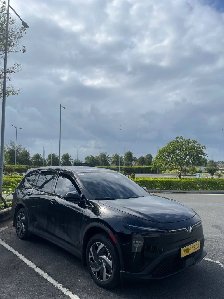 나트랑 의전 차량 7인승 SUV 외관 — 공항·유흥 이동용