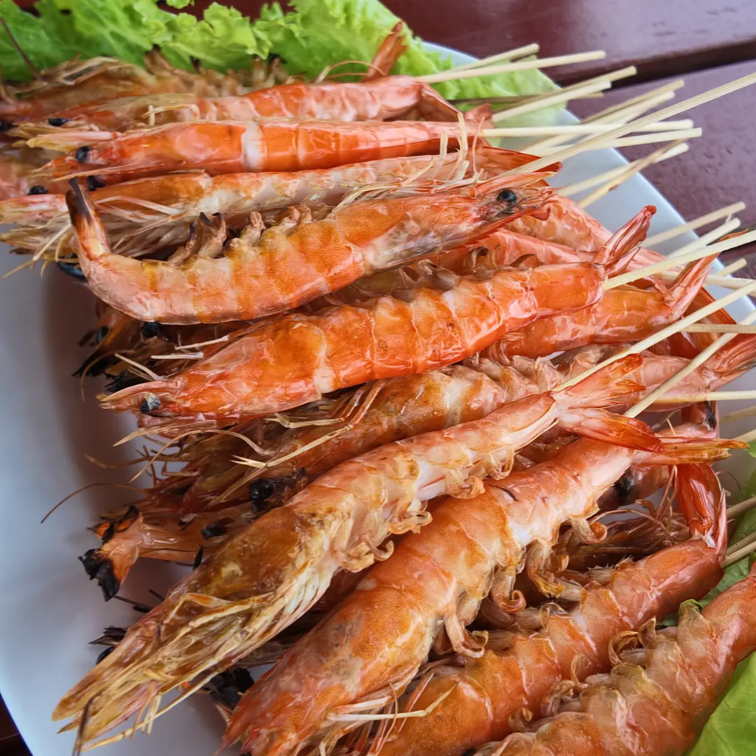 나트랑 바다낚시 투어 선상 숯불 BBQ — 잘 구운 새우구이 한 접시