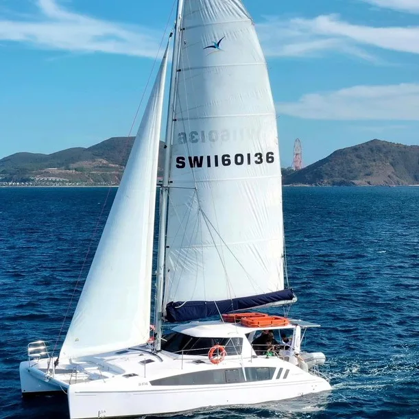 나트랑 Seawind 1160 Lite 풀세일 — 나트랑 앞바다 운항